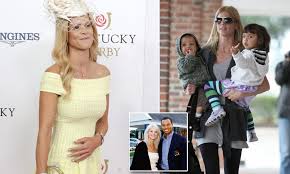 Tiger woods has two children from his marriage to elin nordegren. Tiger Woods Ex Wife Elin Nordegren Is Pregnant With Her Third Child Daily Mail Online