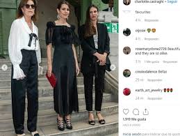 La ropa con toda la onda que buscas la encontras aca, en #carlotademonaco! Carolina De Monaco Y Su Hija Carlota Casiraghi Destacaron Con Sus Looks En El Homenaje A Karl Lagerfeld Guioteca