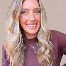 Amanda Robichaud's Instagram, Twitter & Facebook