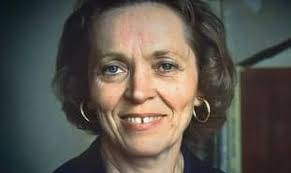 Para zombar de cristãos ateu crucifica Papai Noel