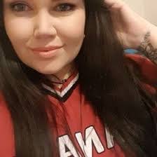 Leanna Cross's Instagram, Twitter & Facebook