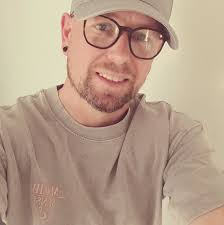 Can anyone identify these please? Points are starting to wear out now.  Think I've had them about 25 years might be harrows Darts can't really  remember. Don't even know the weight probably