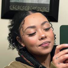 Where are some nice places to go apple picking, I want it to be a set up  kinda of like the pumpkin patches where they have different things going