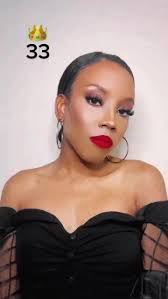 Simone Haley's Instagram, Twitter & Facebook