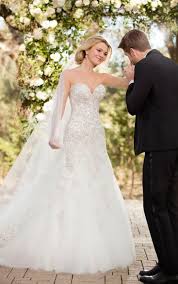 Rings, bracelets, necklaces or earrings. Brautkleider Perlen Besticktes Prinzessin Brautkleid Essense Of Australia