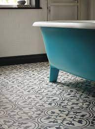 Traditional to contemporary, patterned and plain, internal and alternatively a more traditional style with our gorgeous slate, classic stone flooring in limestone, marble, travertine or terracotta. Audrey Bath Painted In South Bank With Toulouse Pont Neuf Floor Tiles Tile Floor Bathroom Design Bathroom