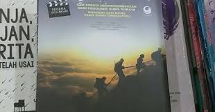 Bahasa Indonesia Itu Mudah Contoh Teks Resensi Resensi Novel 5 Cm