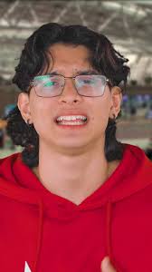 Incríveis transições de troca de roupa no YouTube