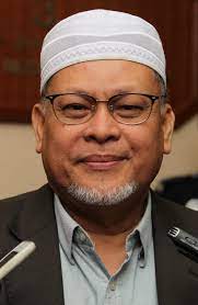 Kendisini çocukken büyüten tok ku puan tarafından kendisine nik mat (nik mohd) unvanı verildi. Umno Kelantan Tidak Cermat Mudah Keliru Mohd Amar Utusan Digital