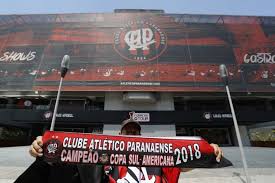 Jun 30, 2021 · o levante esteve quase a fazer história no futsal espanhol, mas a experiência do barcelona imperou. Ambulantes Vendem Faixas De Atletico Pr Campeao Da Sul Americana De 2018