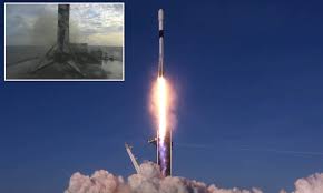 Read the full story and watch a replay here. Spacex Launches 60 Starlink Satellites Taking Total In Space To 950 Daily Mail Online