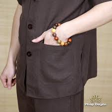 Bộ Quần Áo Cư Sĩ/Phật Tử Nam Nút Nhựa Tay Ngắn Vải Linen, Màu Nâu Đen,  Nhiều Size giá từ 410,000 ₫ bán tại Pháp Duyên Shop