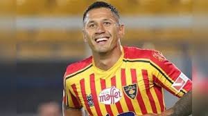 Gianluca lapadula ya tiene dni y podría jugar por la selección peruana al parecer, todo se va encaminando para que gianluca lapadula pueda jugar por la selección peruana en las fechas 3 y 4 de las eliminatorias sudamericanas ; Gianluca Lapadula Los Millones Que Sumaria Al Valor De La Plantilla De La Seleccion Peruana Fpf Andre Carrillo Ricardo Gareca Rpp Noticias