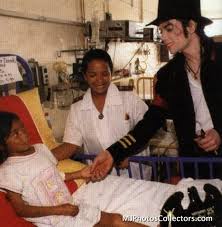 Viimeisimmät twiitit käyttäjältä michael jackson (@michaeljackson). Michael Jackson Memorial Germany Give A Smile Projects Zu Ehren Von Michael Jackson Fragen Antworten