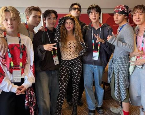 🇨🇴💜 ¡Y ahora fue Shakira! A través de la publicación que compartió sobre  la Final de la Copa Mundial de la FIFA 2026, Shakira incluyó una fotografía  junto a BTS y les