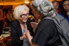 Queria demonstrar amor acreditando que a regina estivesse perdida. Vem Saber Como Foi A Festa Para Nathalia Timberg Que Reuniu O Olimpo Das Artes Heloisa Tolipan Heloisa Tolipan