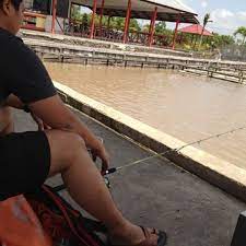 Yang mana keberadaan fasilitas tersebut memang sengaja untuk memanjakan para pengunjung. Photos At Tjiu Palace Fishing Pond Samarinda East Borneo