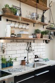 Le Rangement Mural Comment Organiser Bien La Cuisine Etagere Murale Cuisine Etagere Cuisine Deco Petite Cuisine