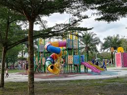 The taman wawasan recreational park is surrounded by housing areas with a manmade lake located in the center of the park. My Family Fun Time At The Local Recreational Park Steemit