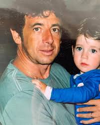 💙 Patrick Bruel a partagé un message plein d'émotion pour l'anniversaire  de son fils Oscar : « 22 ans que mon cœur s'est arrêté de battre pour  battre un peu plus fort