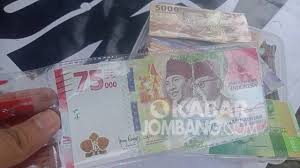 Tempat penukaran uang 75 ribu yakni di bank indonesia serta 45 kantor perwakilan bank indonesia dalam negeri (kpwdn) yang ditunjuk. Uang Baru Pecahan Rp 75 Ribu Jadi Koleksi Remaja Jombang Kabar Jombang
