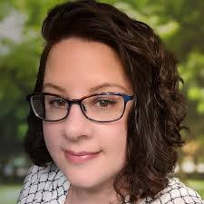 Tara Stowe's Instagram, Twitter & Facebook