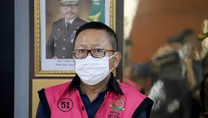 Setelah sempat kabur, ia tertangkap di beijing pada bulan september 2006, setelah sebelumnya dilakukan pencarian oleh kepolisian daerah sumatra utara. Xd86sua6t E3zm