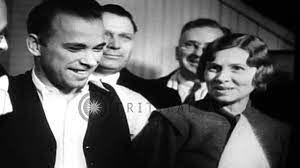Every time dillinger broke out, he went back to robbing banks and the fbi went back to trying to catch him. Bank Robber John Dillinger Shot Dead In The Biograph Theater In Chicago Hd Stock Footage Youtube