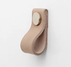 Breiter Wandhaken Aus Leder Mit Messing Kupfer Oder Messing Verchromten Nieten Fur Die Befestigung Hier Entdecken Und Shoppen Schrankgriffe Ikea Ideen Leder