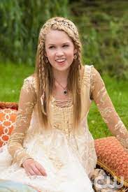 Pin By Sierra Hedges On Medevil Renissance Reign Fashion Reign Hairstyles Reign Dresses