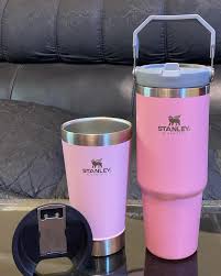 Combo disponible para regalar ‼️ Vaso personalizado con tapa y abridor  Termito para agua de 900ML personalizado Cajita de presentación con  tarjetita Tan sólo 160.000gs Podes hacer tu pedido al WhatsApp 0981959274  👈🏻