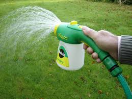 Simply attach to the end of a garden hose and the chapin 6015 mixes just the right amount of pesticide with the water being dispersed. Hose End Feeder Green Gardener