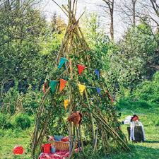 So Bauen Sie Ein Weidentipi In 2020 Weidentipi Kinderspielplatz Garten Tipi