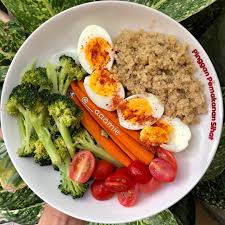 Satu mangkuk yougurt dan madu. Pin On Diet Meals