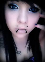 Whereas a labret piercing is placed in the middle under the lip, the snake bites is a lip piercing, set of two and are placed on the left and right side of the lip. 50 Snake Fangs Looks Created With Piercings