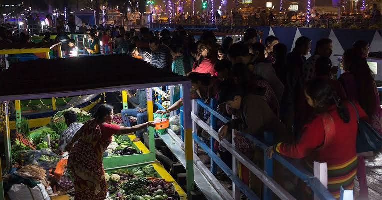 Mga resulta ng larawan para sa Kolkata (Calcutta) Night Market, India"
