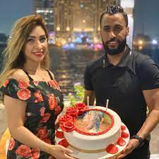 يفاضل حسام عاشور، لاعب الفريق الأول لكرة القدم بالنادي الأهلي، بين العديد من العروض التي تلقاها عقب إعلان رحيله عن النادي بنهاية الموسم الجاري، على رأسها نادي الجونة والاتحاد السكندري. ØµÙˆØ± Ø­Ø³Ø§Ù… Ø¹Ø§Ø´ÙˆØ± ÙŠØ­ØªÙÙ„ Ù…Ø¹ Ø²ÙˆØ¬ØªÙ‡ Ø¨Ø¹ÙŠØ¯ Ù…ÙŠÙ„Ø§Ø¯Ù‡Ø§ Ù…Ø¨ØªØ¯Ø§