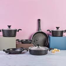 Çok dayanıklı bir yapıya sahip olan granit ürünler, çizilmeye karşı oldukça güçlüdür. Apricot Bio Granit Mega Black 9 Parca Tencere Seti Karaca Home