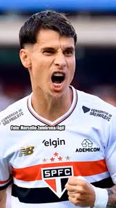 Novo estilo do Liziero Se jogasse Futebol o mesmo que cuida do visual era  um craque.