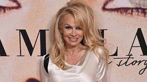 Pamela Anderson: Auf neuen Fotos zeigt sie sich ungeschminkt und ganz  natürlich | GALA.de