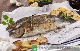 Due delle pietanze a base di pesce più conosciute sono le sardinhas assadas , un piatto composto da sardine fresche cucinate alla griglia, e la caldeirada , uno stufato di varietà di frutti di mare e molluschi. Cattura I Pesci Tutto E Delizioso Sulla Griglia Ricette Di Pesce Alla Griglia E Di Mare Aiuto In Cucina Per I Pescatori E Gli Amanti Dei Gustosi Pesci