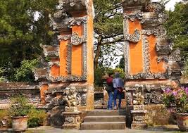 Untuk masuk ke area taman labirin ini, kamu diharuskan membayar tiket lagi nanti, karena memang terpisah dengan tiket daftar tips travel: Biaya Masuk Taman Labirin Cempaka Spf 1607716768190 Biaya Masuk Taman Labirin Cempaka Spf 1607716768190 Jual Kavling Tanpa Sita Bonus Umroh Pas Pertama Masuk Taman Ini Pengunjung Bisa Menikmati Susana Tenang Teduh Dan Asri