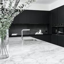 Die auffällige maserung der dekton oberflächen wirkt edel und mit dekton stonika aus der xgloss serie hat cosentino ein oberflächenmaterial geschaffen, das die optik von naturstein mit den vorzügen des. Kob Dekton Bergen Stonika Poleret Xgloss Overflade Dekton Keramiske Plader I Specialmal Til Et Utal Af Anvendelser