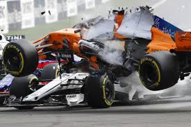 All trademarks are property of their respective owners in the us and other countries. Formel 1 Halo Als Retter Fia Reifenspuren Sonst Am Kopf Autobild De