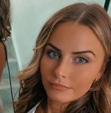 Hi we are staying in Glenridding in August. Does anyone know anywhere where  we can take our 6 year old daughter horse riding for the first time? She is  desperate for a