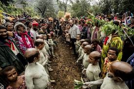 Kuzeyde senegal, mali ve gine bissau, güneyde sierra leone, liberya ve fildisi sahili ile komşu olan gine bir batı afrika ülkesidir. Papua Yeni Gine Halklari Arasinda Buyuk Genetik Cesitlilik Ortaya Cikti Arkeofili