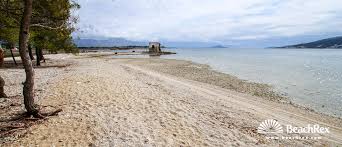 Auf adriatic.hr finden sie mehr als 13000 ferienwohnungen und 500 hotels. Strand Pantana Trogir Dalmatien Split Kroatien Beachrex Com