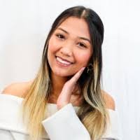 Julia Penn's Instagram, Twitter & Facebook