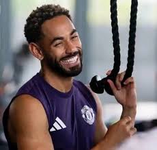 Manchester United scores 2-3 goal