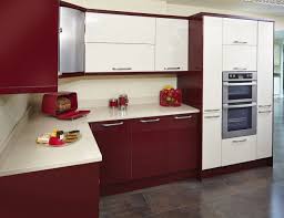 Cuisine Rouge Et Harmonisee Aux Accents Blancs 30 Idees Cuisine Rouge Cuisine Cuisine Moderne